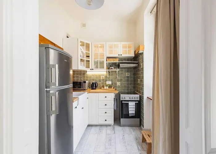 Historical Hideaway Apartment