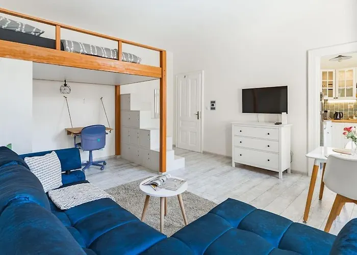 Historical Hideaway Apartment